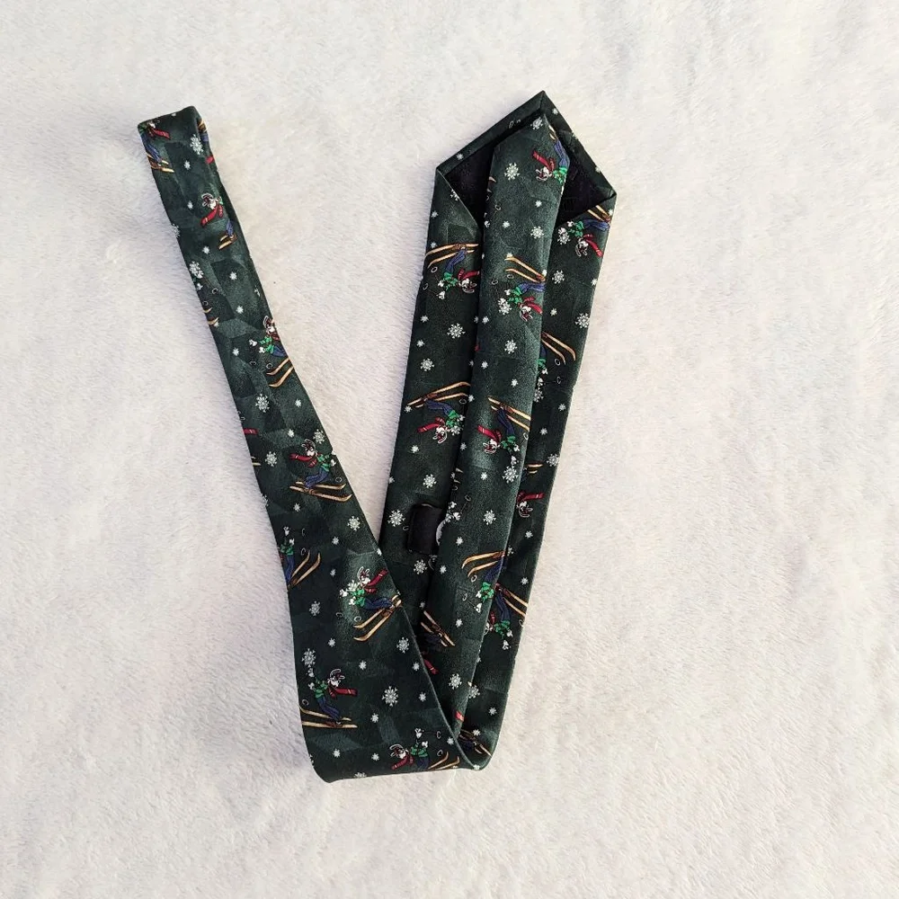 Mickey & Co Disney Vintage Goofy Skiiing Green Tie